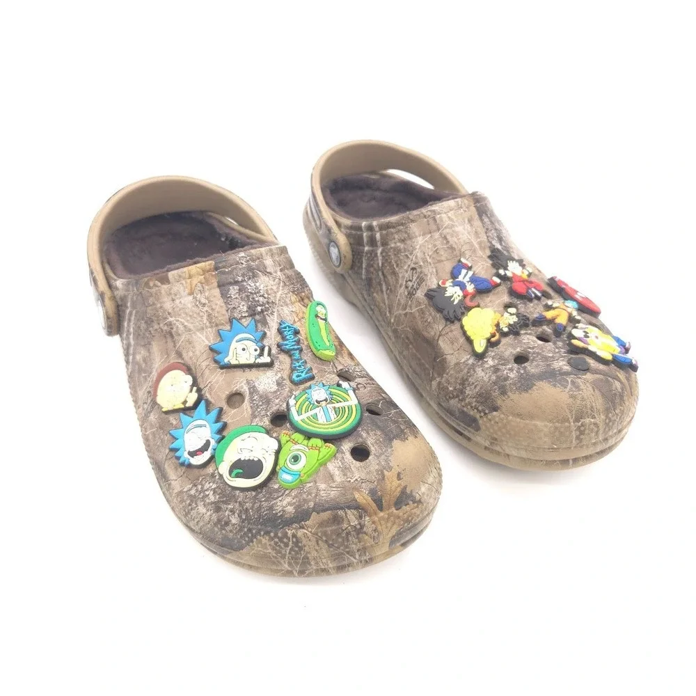 Crocs Realtree Camo Fleece Lined Clogs Men's Size 8 Jibbitz Charms Rick & Morty